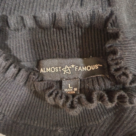 Floral applique Balloon sleeve Top - Picture 3 of 5